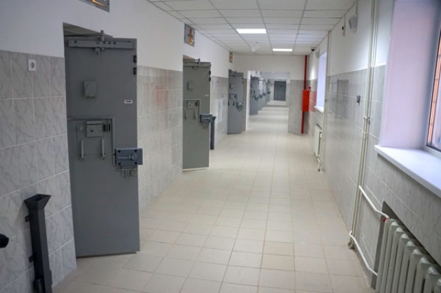 В камере на каждого заключенного приходится по 7 кв. м. 