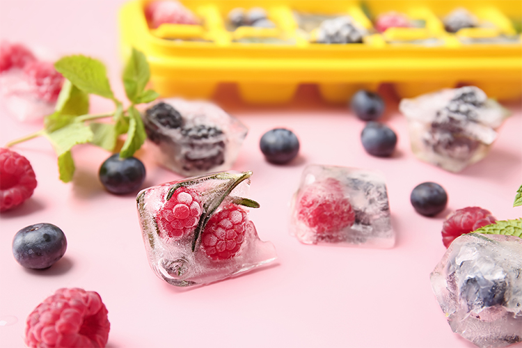 Как правильно замораживать ягоды и фрукты на зиму