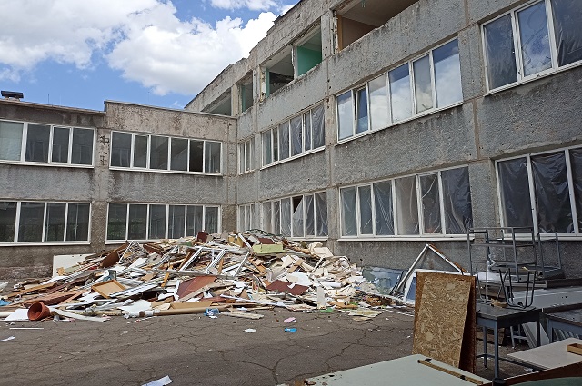 общеобразовательная школа №65 в Мариуполе после освобождения города