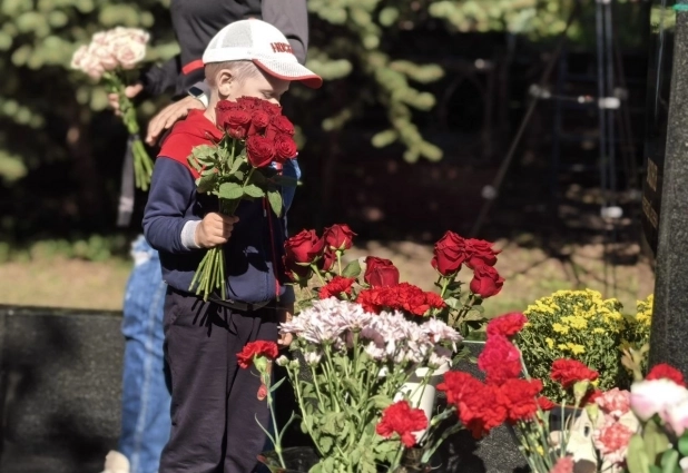 Увидеть можно даже маленьких детей.