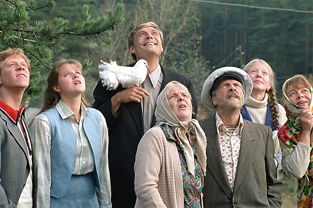 Кадр из фильма «Любовь и голуби», 1984 год
