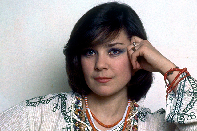 Лариса Голубкина.