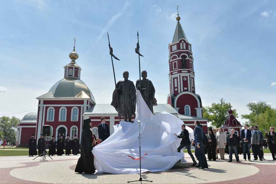В День города в Борисоглебске торжественно открыли памятник святым князьям Борису и Глебу.