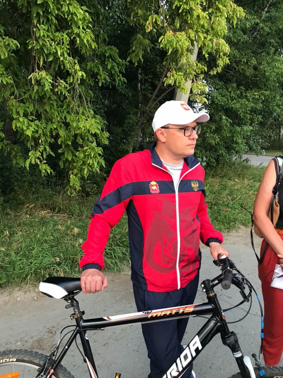 Текслер отправился на велопрогулку с мэром Озерска.