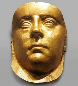 Античная золотая маска: женская или мужская, до сих пор неизвестно.