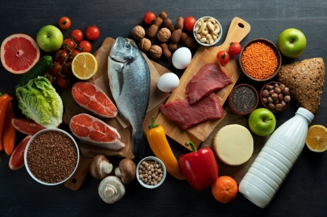 Источниками белка могут быть мясо, рыба, крупы.