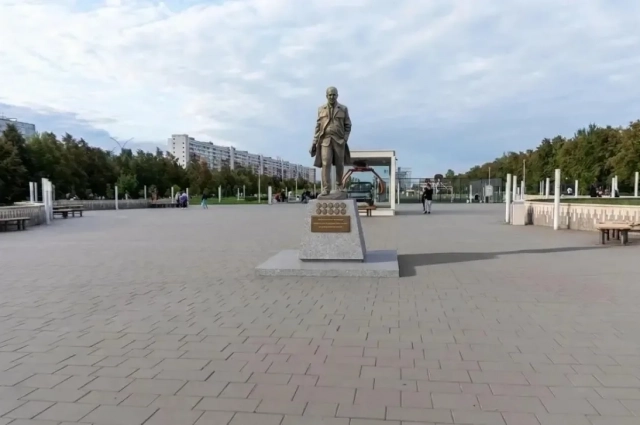 Таким будет памятник легендарному руководителю завода Полякову.