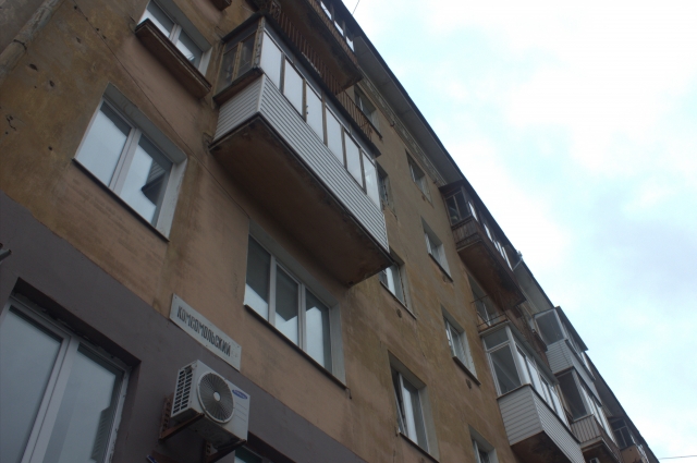 Не разрешить остеклить балкон могут, если это испортит облик здания. 