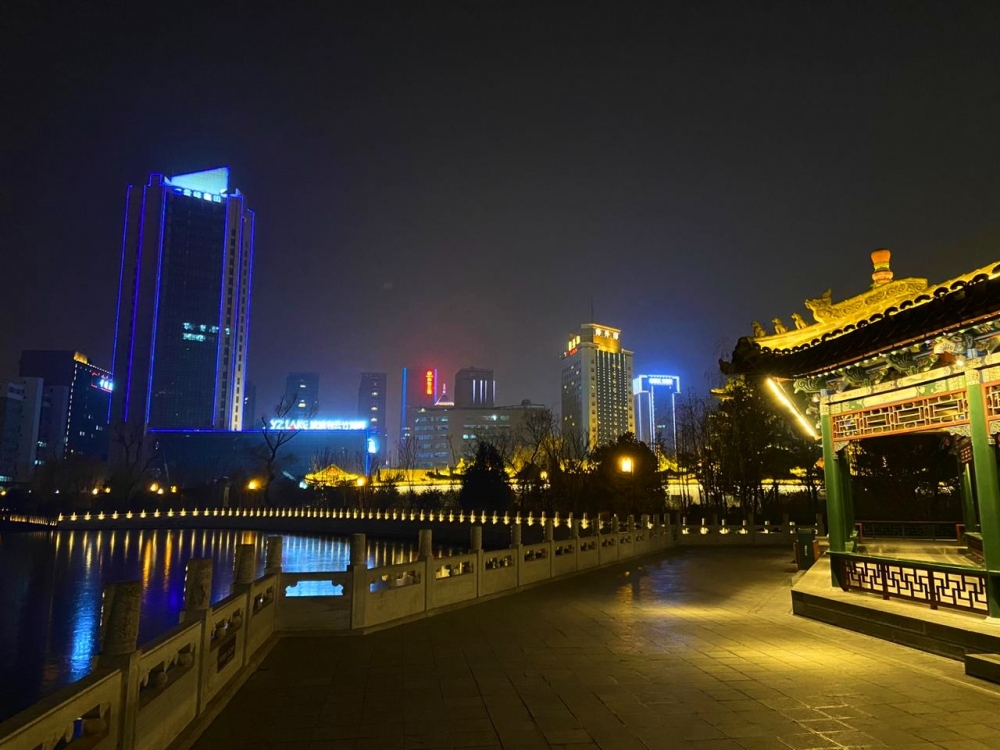 Хай китай. Яньцзи город в Китае. Ночной город Китай. Zhengzhou Китай ночью. Ночной Тяньцзинь.