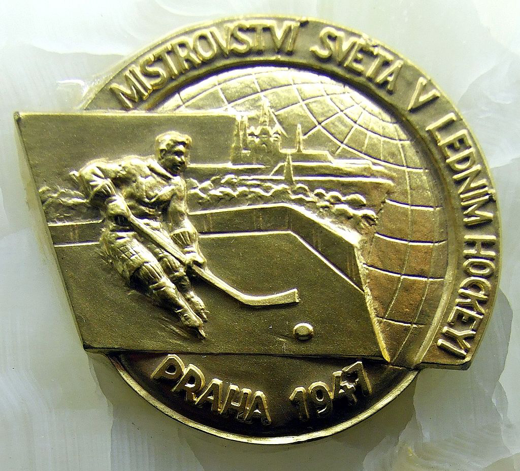 Золотая медаль чемпионата мира по хоккею 1947 года