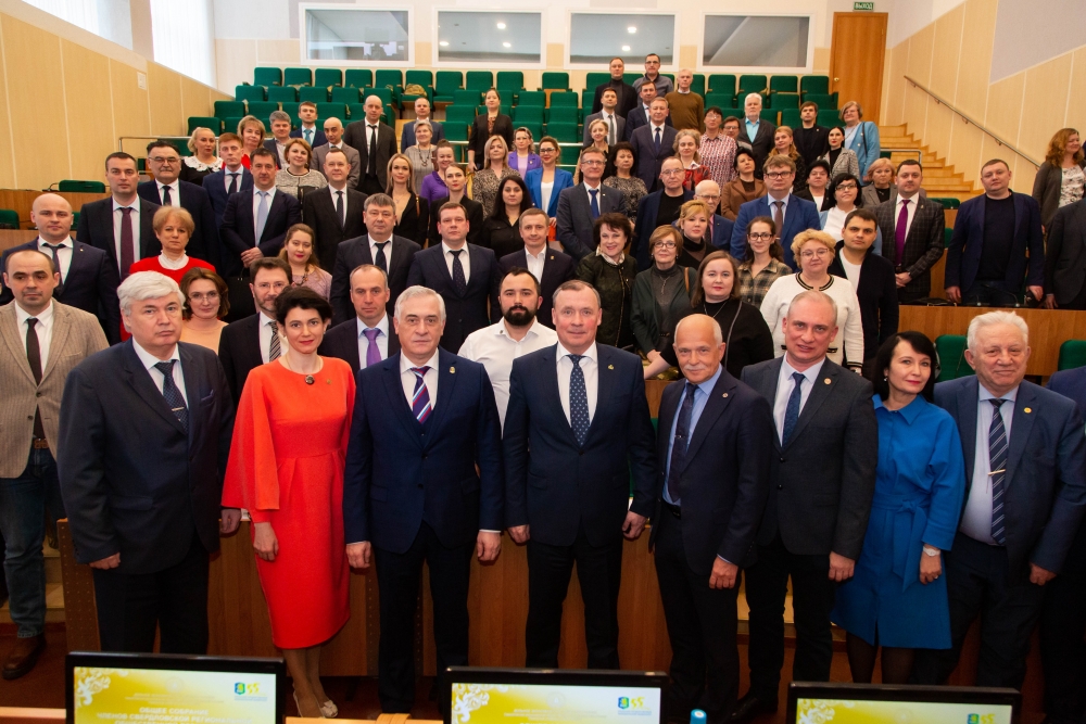На съезде ВЭО в Екатеринбурге присутствовали ведущие экономисты Урала и России, представители власти и бизнеса.