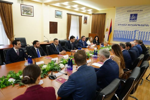 Мэры Екатеринбурга и Еревана подписали меморандум о намерениях