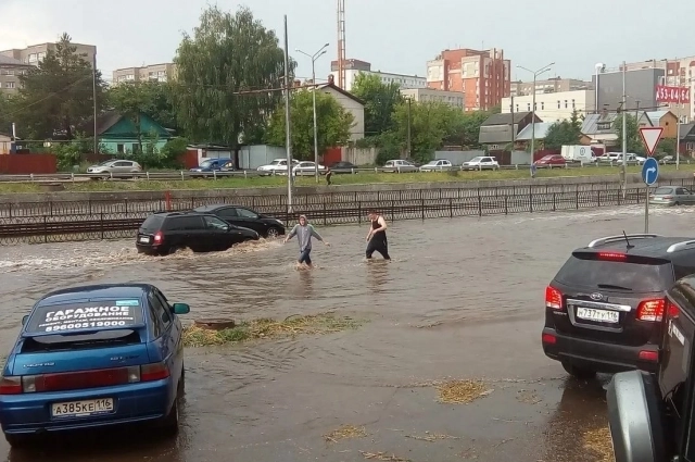 Казань каждый ливень переживает с трудом.