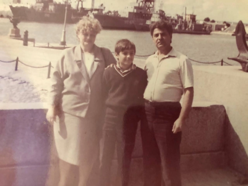 «Надеюсь, что у них ещё много времени быть друг с другом. У меня никогда не было проблем с тем, чтобы задать родителям любые вопросы. Мы всегда открыты друг другу, и это тоже часть нашей семейной культуры», – говорит сын пары Вадим.