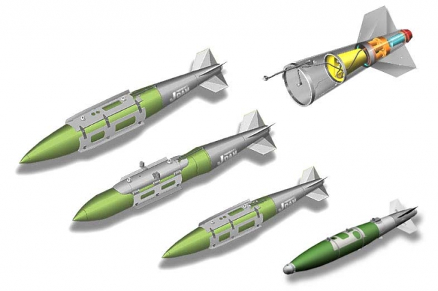 Joint Direct Attack Munition (JDAM) — комплект оборудования на основе технологии GPS, преобразующий существующие свободнопадающие бомбы («тупые» бомбы, англ. 