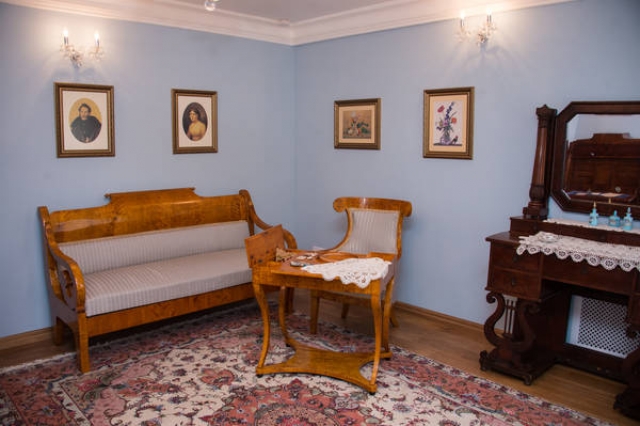 В музейно-образовательном центре имени Толстого воссозданы интерьеры первой половины XIX века.