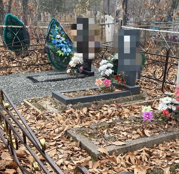 С двух могил на кладбище Переяславки осенью украли дорогостоящие предметы.