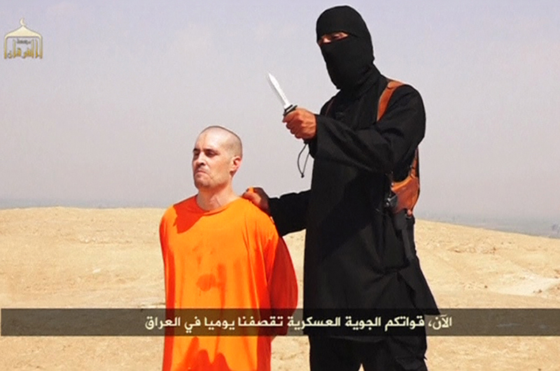 Кадр видео с казнью американского журналиста Джеймса Фоули