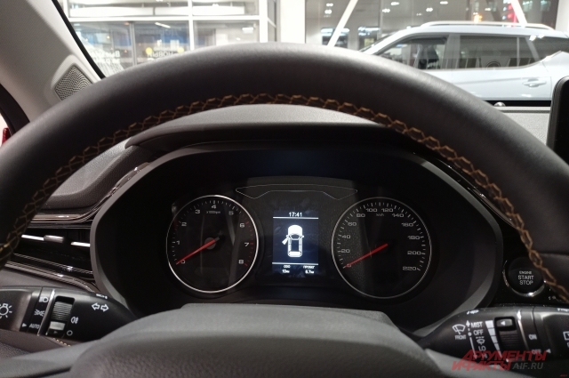 В автомобиле «Москвич 3» приборная панель имеет привычный вид.