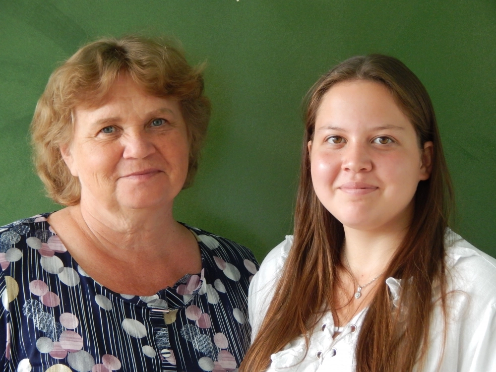 Альбина с теплотой вспоминает, как директор её школы Оксана Саулич успокоила её на своём уроке.