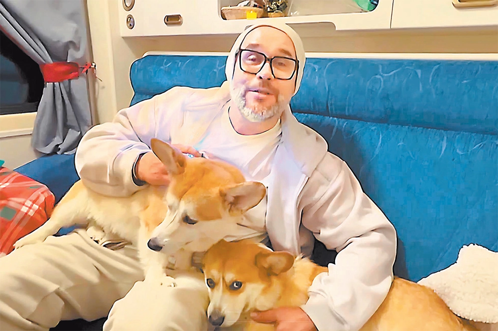 Макс и Ричард всегда внимательно слушают Максима Аверина.