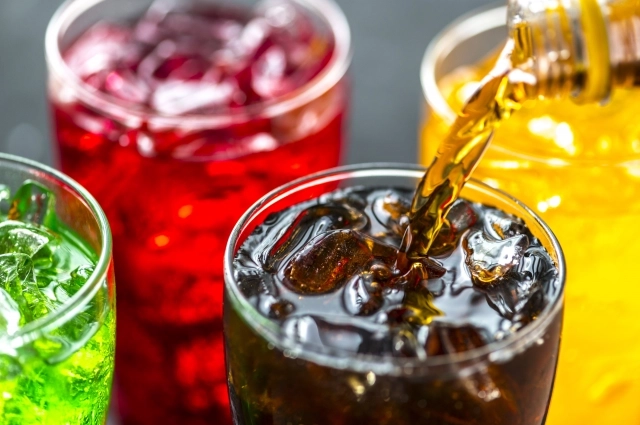 Сахзам используют в производствах газировки.