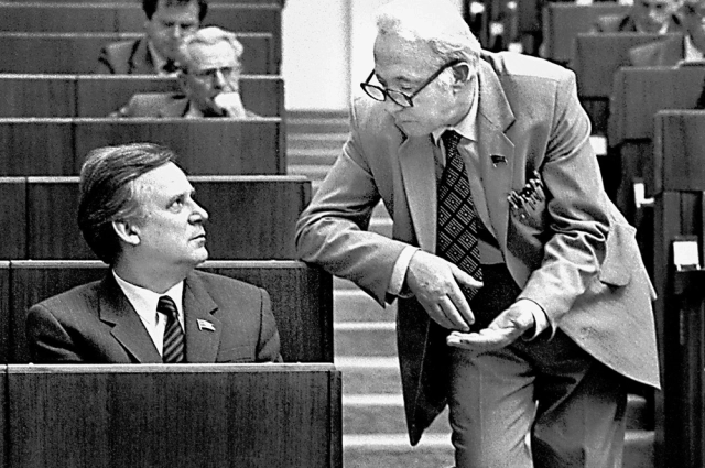 Рой Медведев и Николай Рыжков.