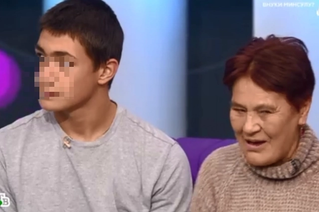 Андрей с бабушкой.