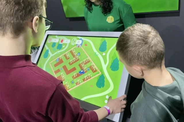 Школьников очень увлекла логическая игра.