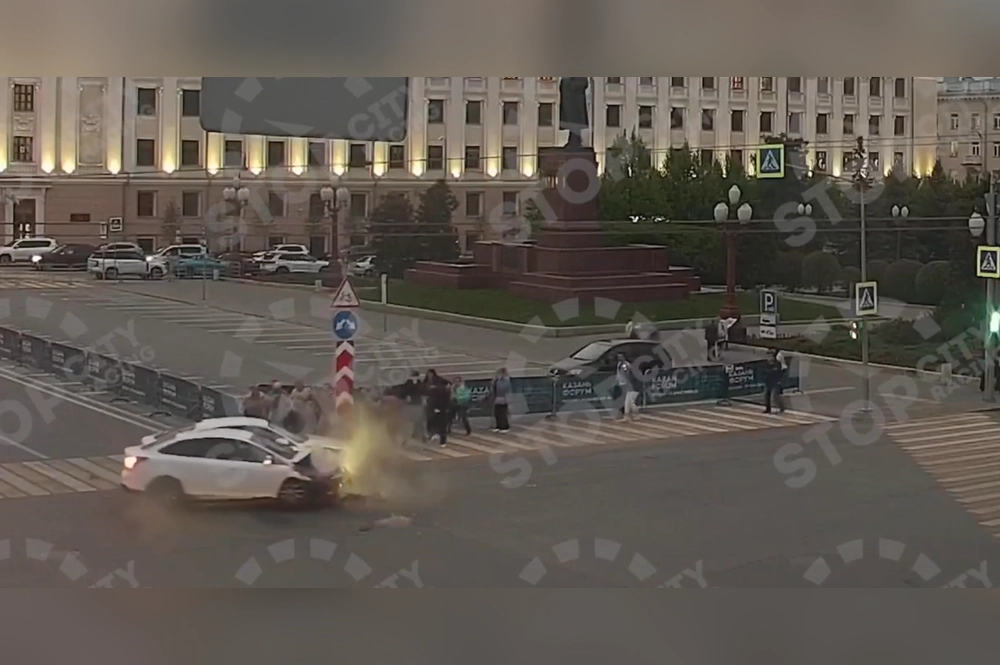 Трагедии удалось избежать благодаря отбойнику.