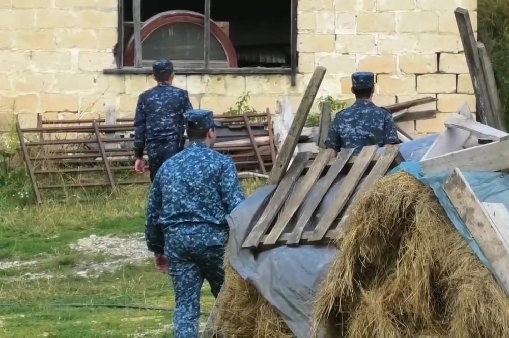 Полиция продолжает поиски.