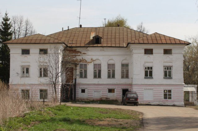 Усадьба нуждается в восстановлении. 