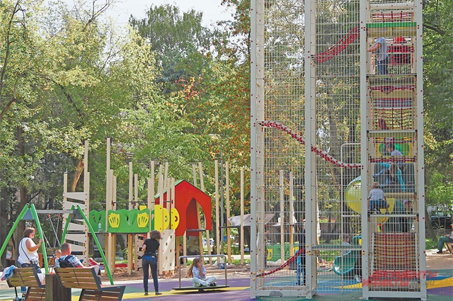 Новые детские площадки ждут маленьких жителей Котловки.