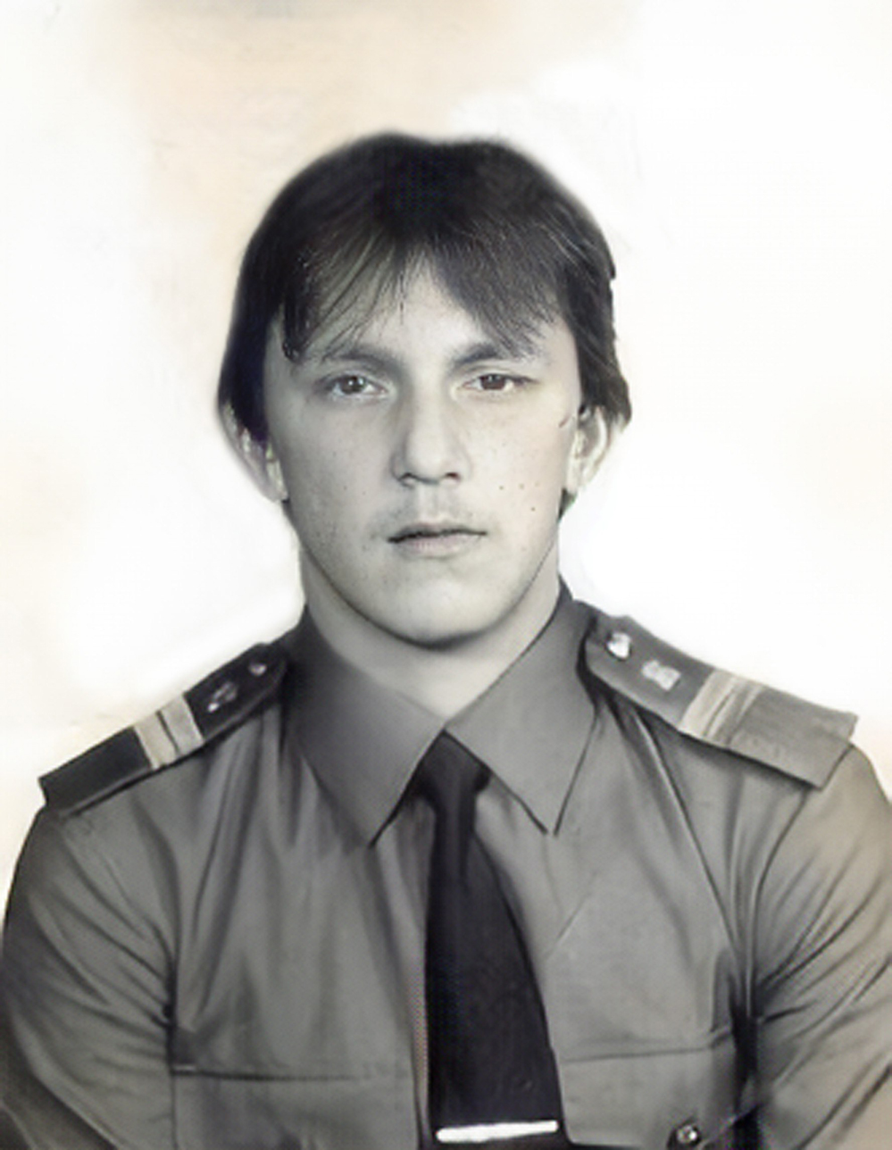 Александр Черкасов, родился в 1963 году. Стаж работы на химзаводе – 6 лет.
