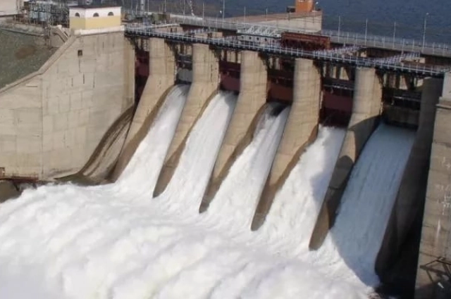 Плотина Ириклинского водохранилища
