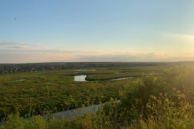 Вид с Красной горки открывается очень живописный.