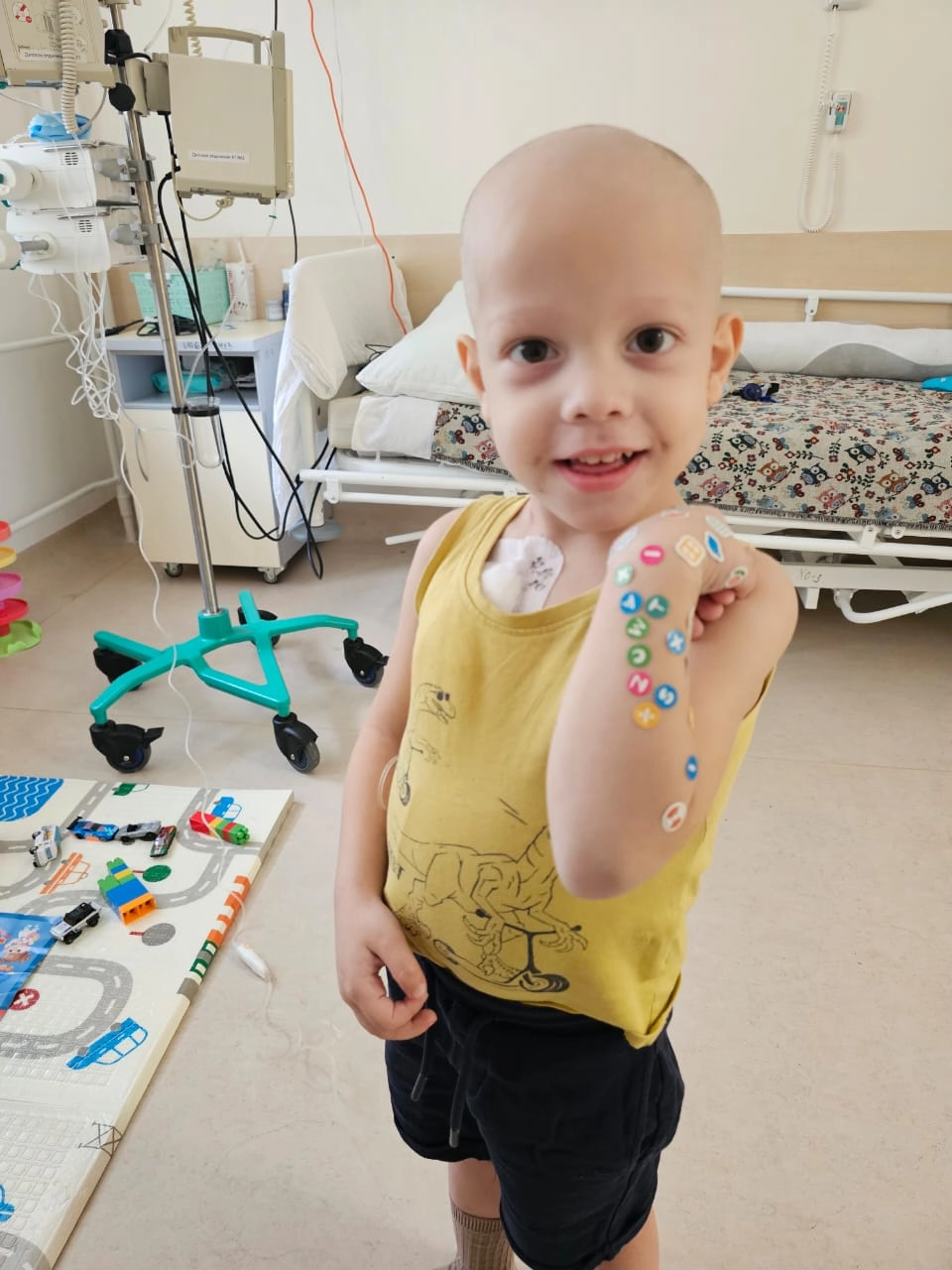 Мальчик сам ходил сдавать кровь и не боялся обследований.