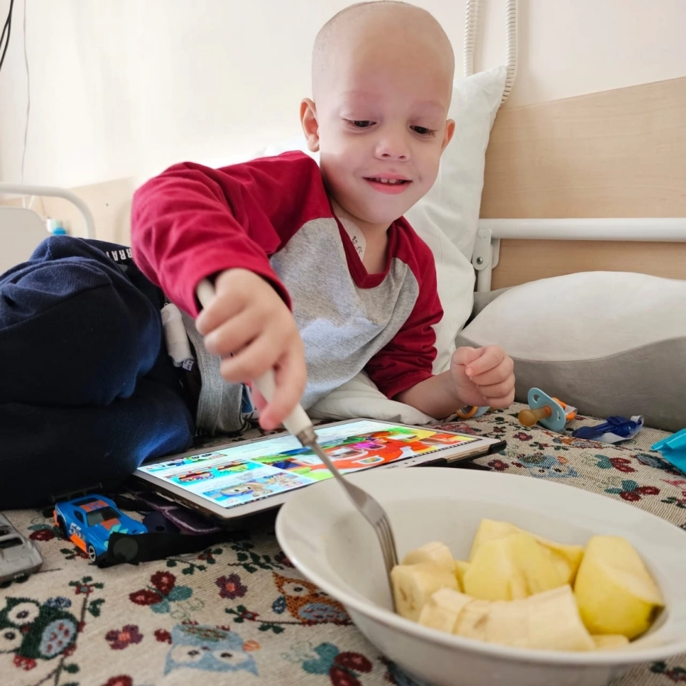 Мальчик очень надеялся пойти в школу.