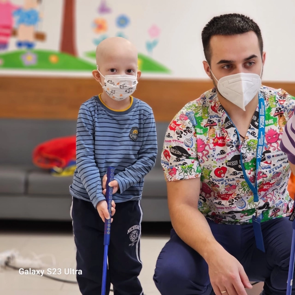 Алим обожал общаться со взрослыми.