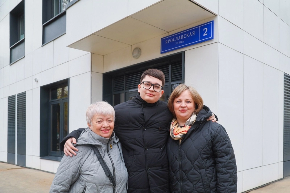 Счастливые новоселы.