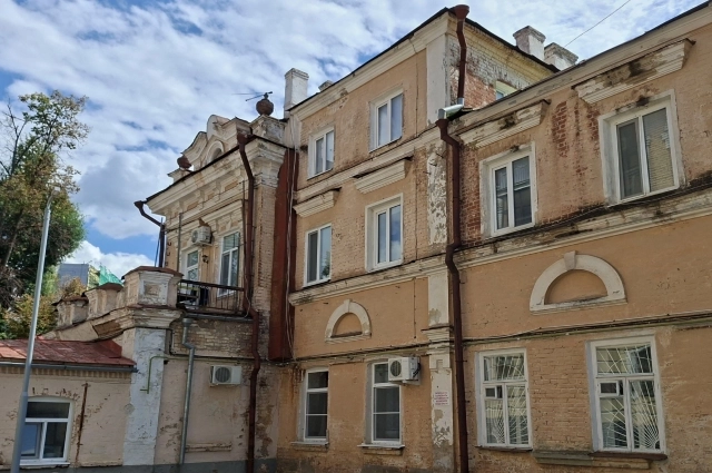 Двор усадьбы Чернояровых в Казани (ул. Муштари,13). 