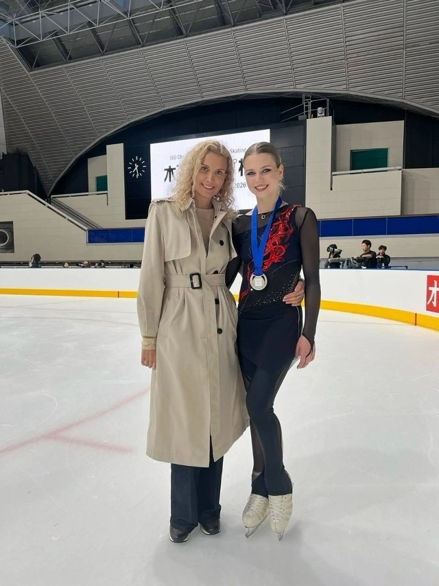 Александра Игнатова и Этери Тутберидзе после выступления в Японии.