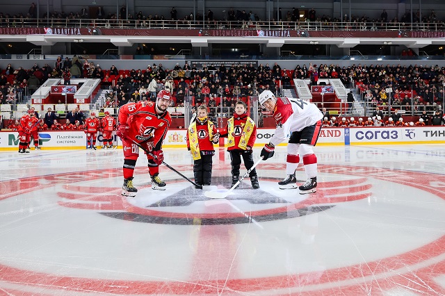 Фанаты хоккея в Екатеринбурге собрали 733 тыс. руб. для детского онкоцентра