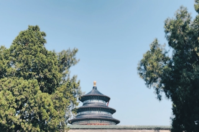 Храм Неба - один из самых красивых в Пекине. Здание необычной круглой формы. 