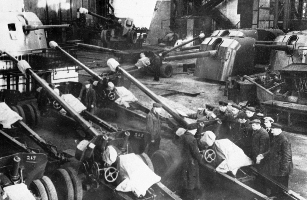 Великая Отечественная война 1941-1945 гг. Выпуск ствольной артиллерии на Горьковском машиностроительном заводе № 92 им. И.В. Сталина (ныне - АО