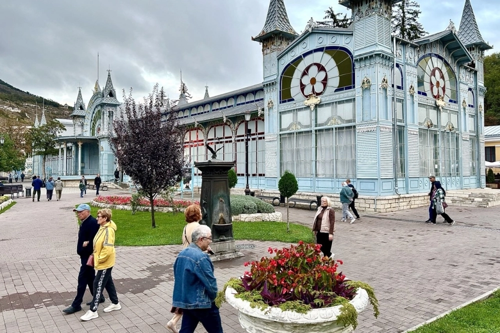 Гиды советую начать знакомство с Пятигорском с парка «Цветник».