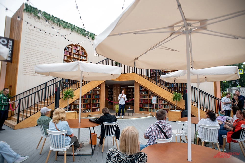 Проект «Книга в городе» на Сретенском бульваре. Открытая библиотека. 