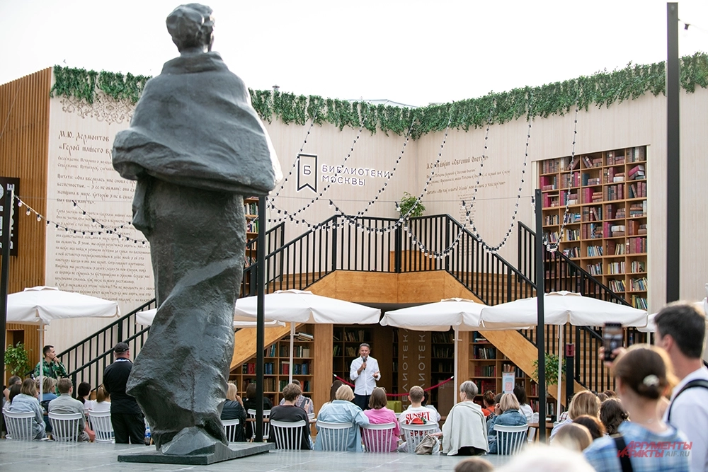 Проект «Книга в городе» на Сретенском бульваре. Открытая библиотека. 