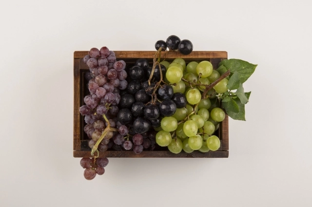 Освящали в этот день и первый виноград. 