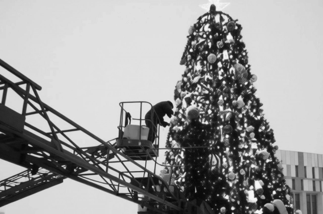 Установка ёлки на площади Ленина. 1996 г.
